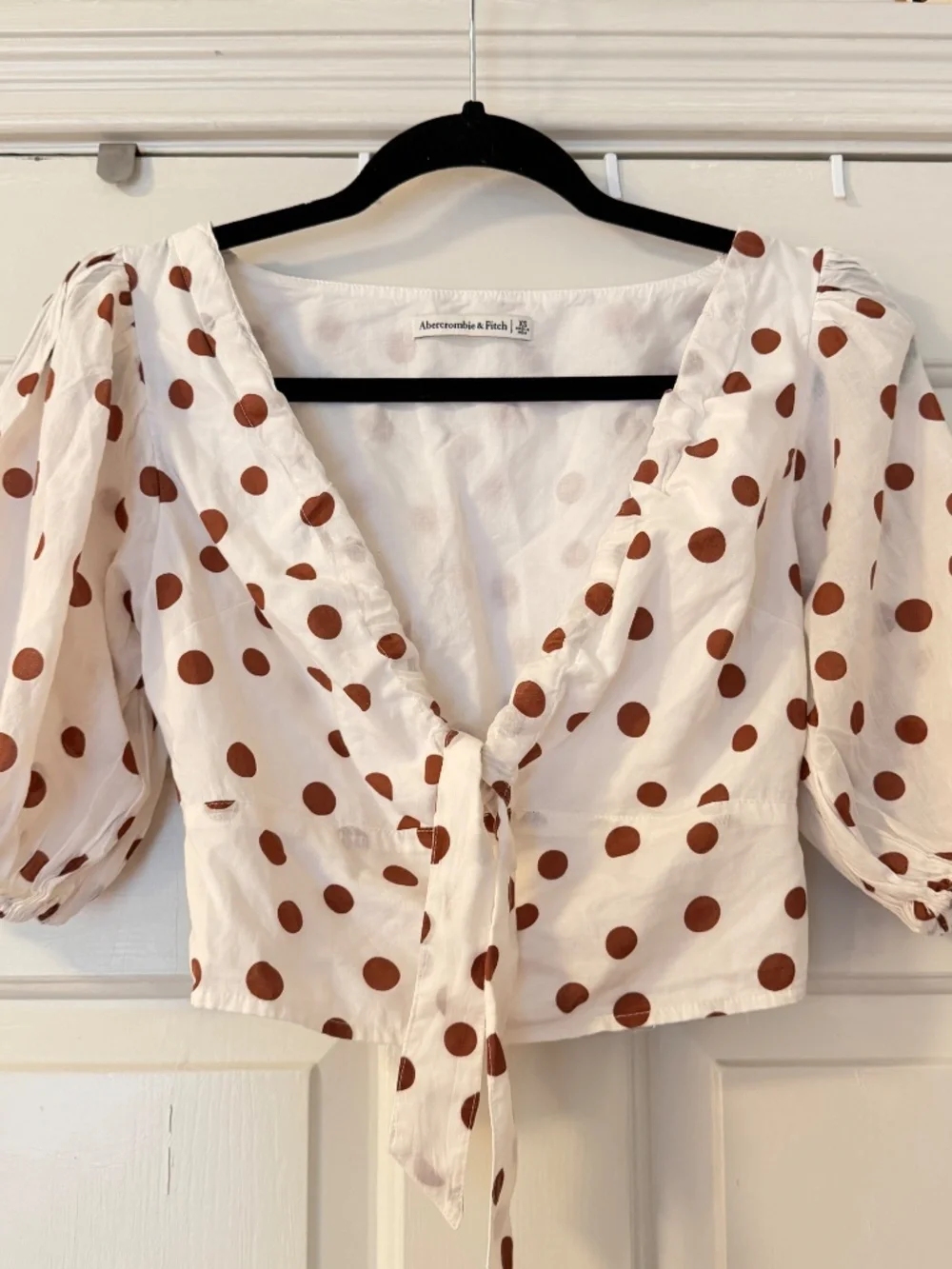Abercrombie & Fitch Polka Dot Puff Sleeve Blouse Women's XS White Brown V-Neck.